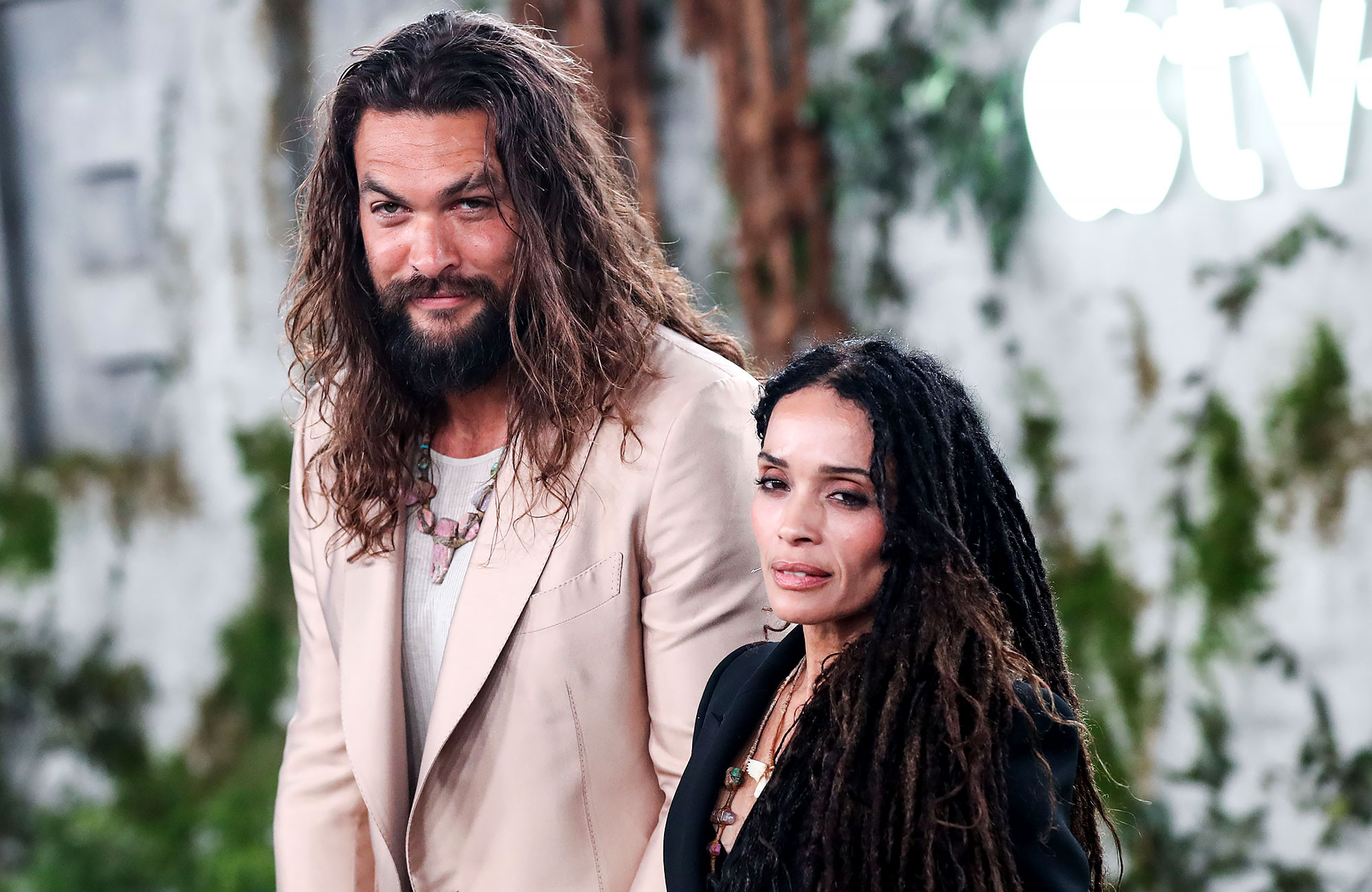 Jason Momoa Says He Lisa Bonet Are Still Family After Split Us Weekly   Jason Momoa Says He Lisa Bonet Are Still Family After Split 