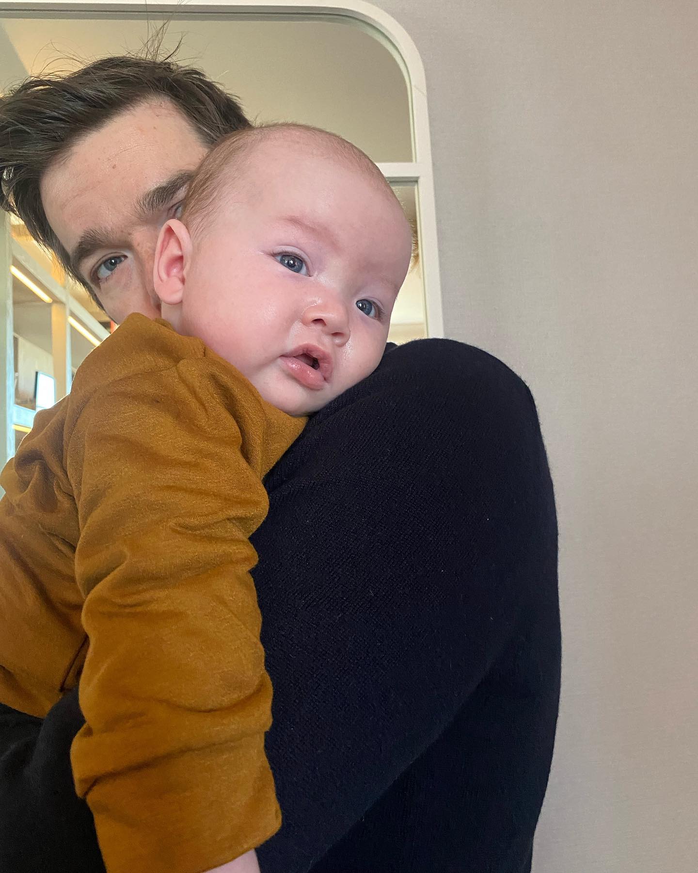 Olivia Munn ve John Mulaney'nin 2 Çocuklu Aile Albümü