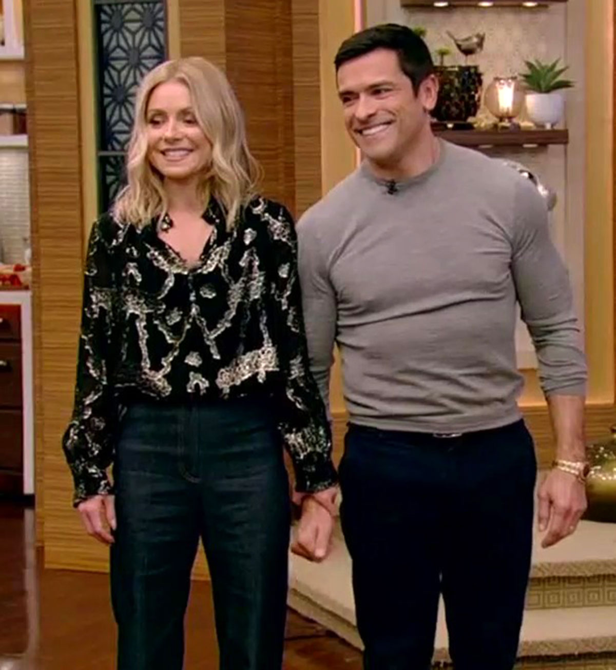 Mark Consuelos se emociona com a ‘sexy’ Kelly Ripa em seu aniversário