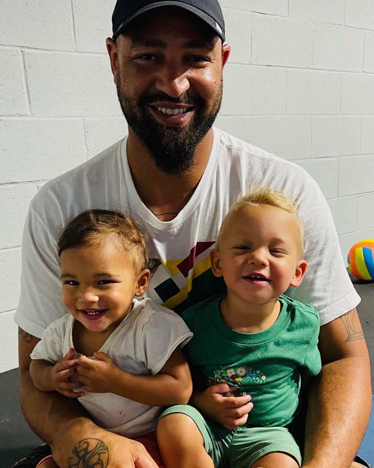 Former USA goalie Hope Solo, NFL TE Jerramy Stevens have twins 