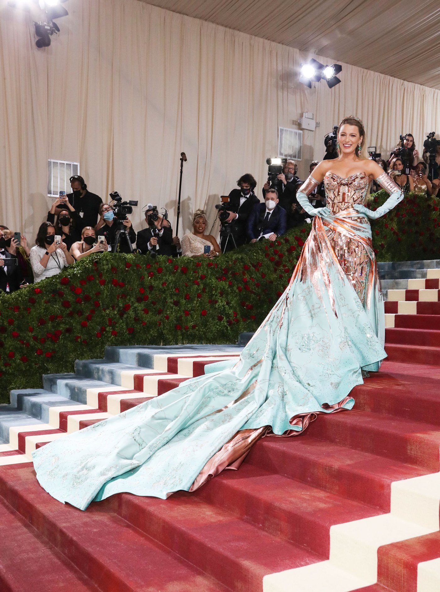 Met Gala 2022: Cohosts Blake Lively, Ryan Reynolds Walk Red Carpet | Us ...