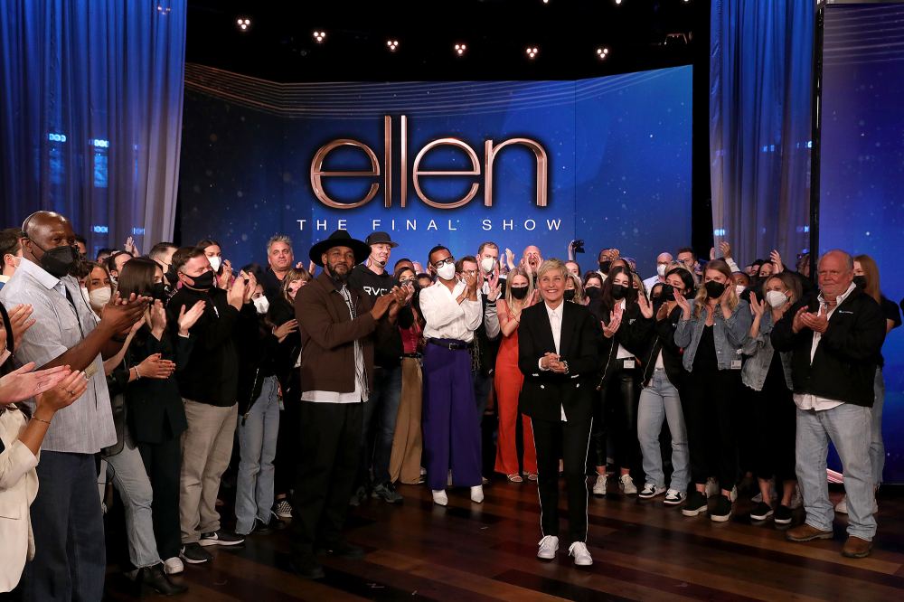 Ellen DeGeneres sambil menangis mengucapkan selamat tinggal kepada penonton di Final Ellen Show Episode 02