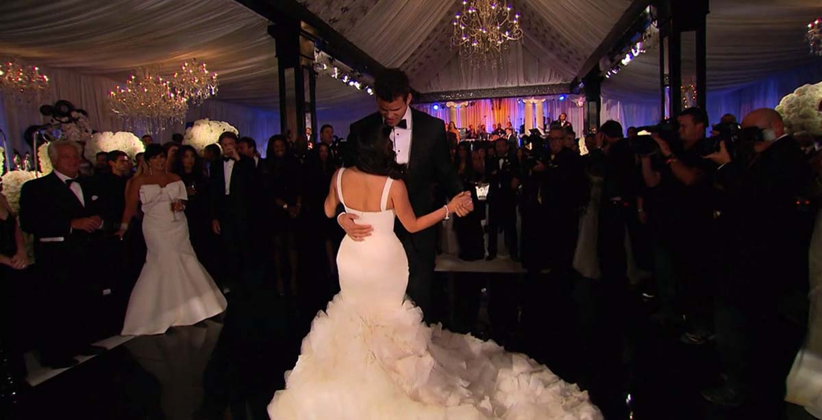 Kim Kardashian wows in gothic lace dress at sister Kourtney's wedding |  Daily Mail Online