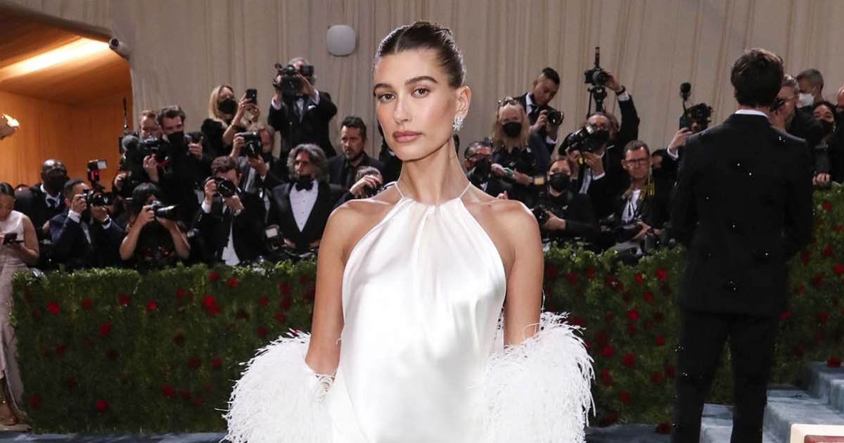 Justin & Hailey Bieber Are In Marital Bliss At Rare Red Carpet Outing