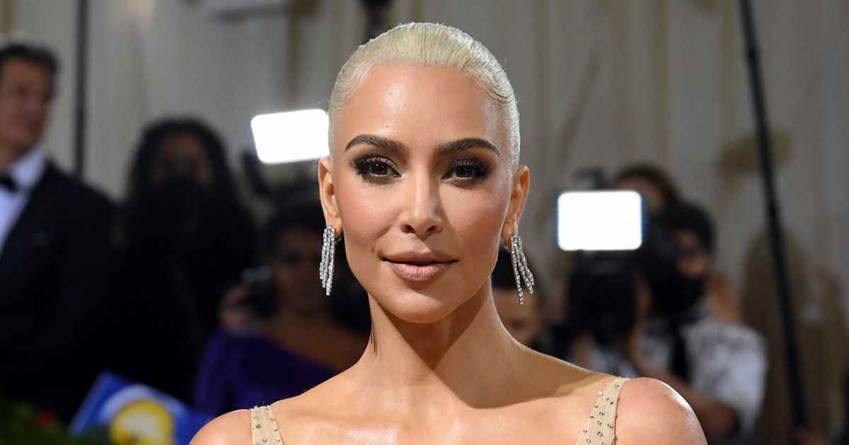 Kim Kardashian Wears 2nd Marilyn Monroe Dress, Holds Golden Globe