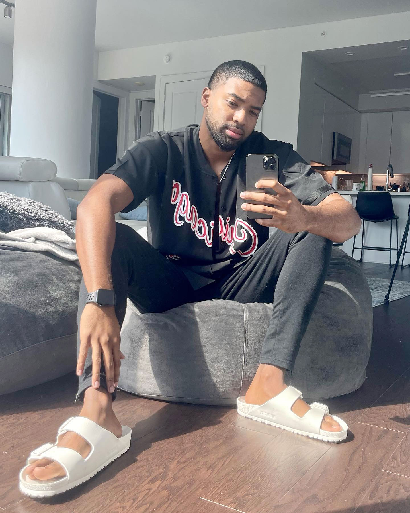 celebrities wearing gucci flip flops