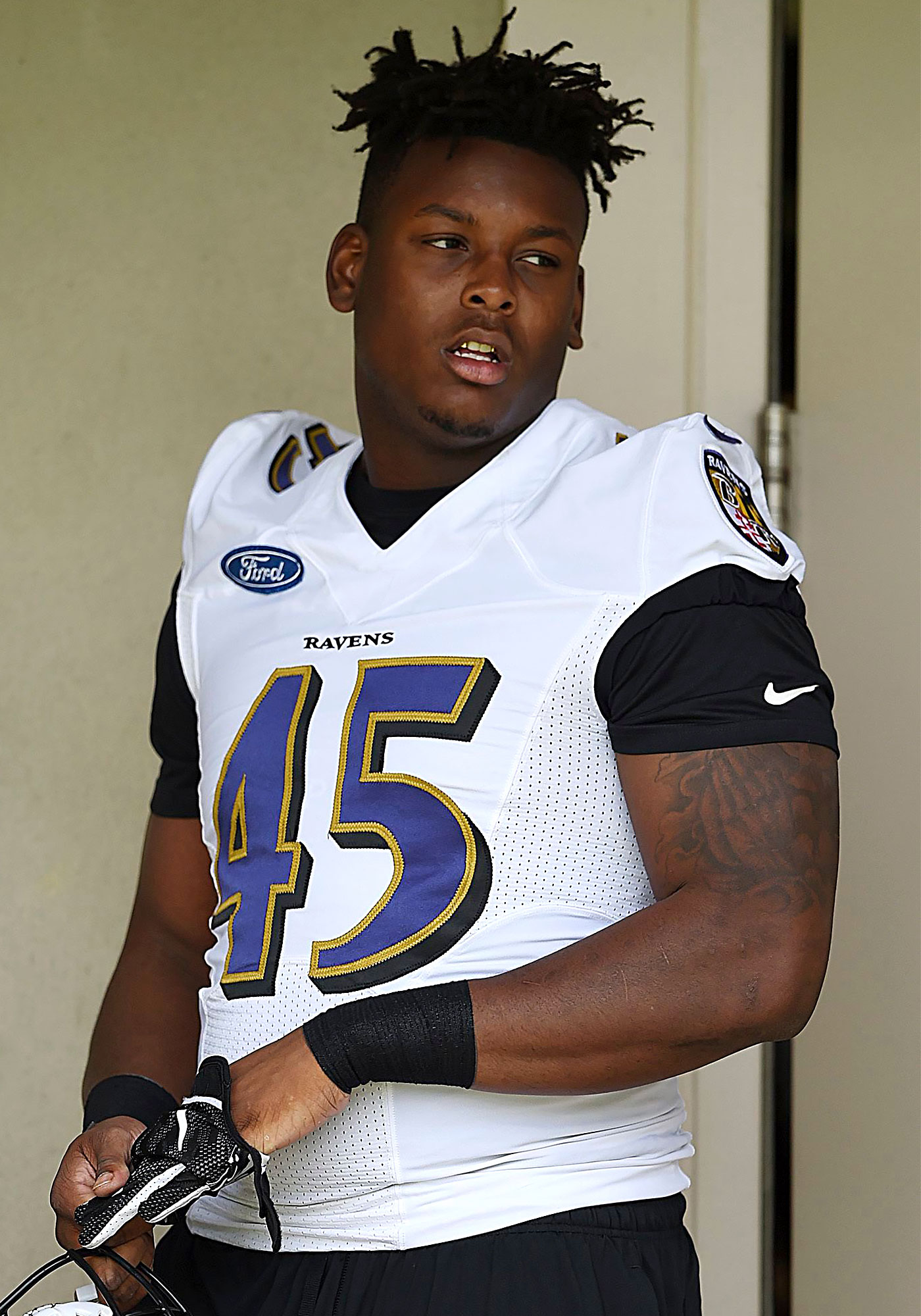 Jaylon Ferguson Dead: Baltimore Ravens Linebacker Dies at 26 | Us Weekly