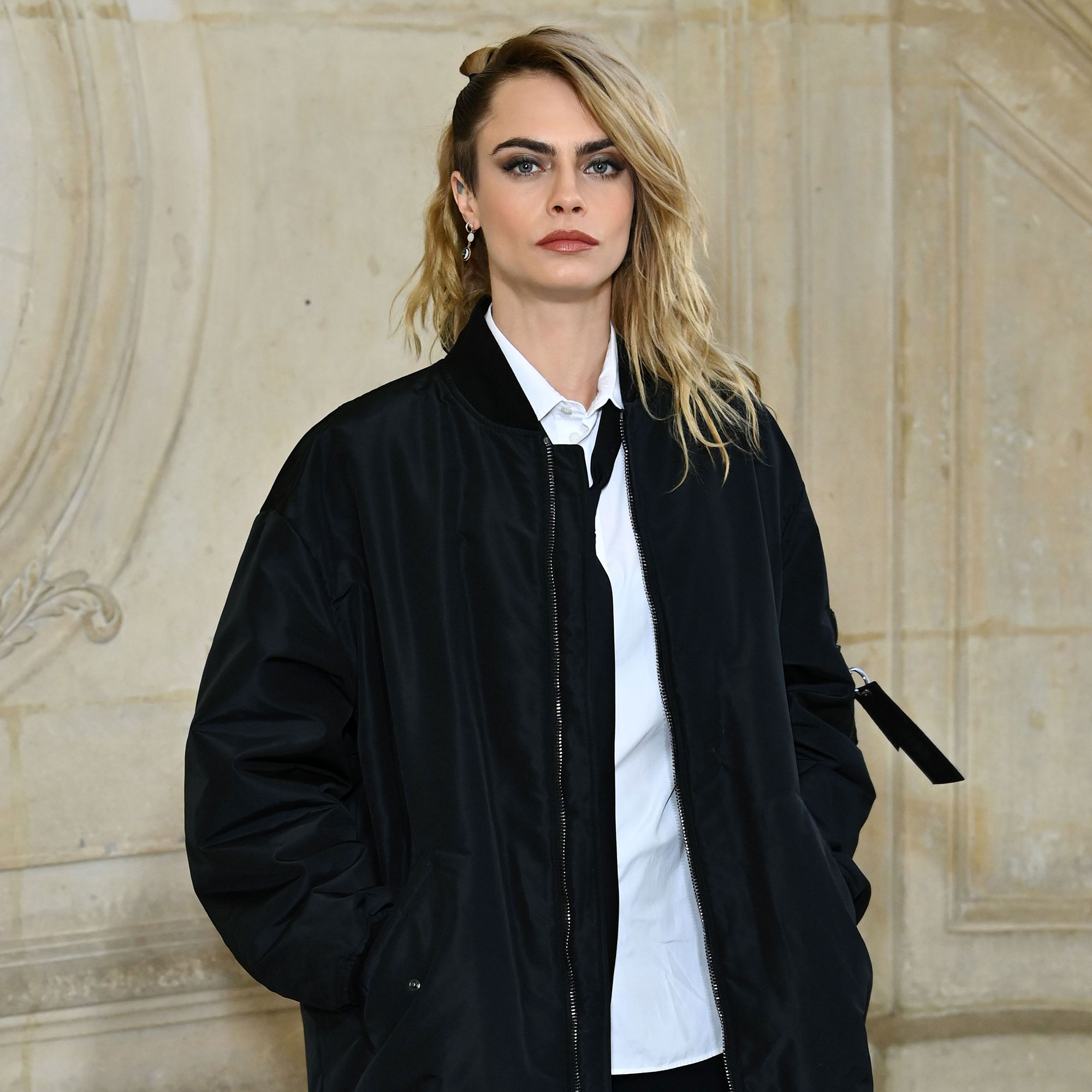 Cara Delevingne, Singer Minke Make Out in Italy: See Steamy Pics