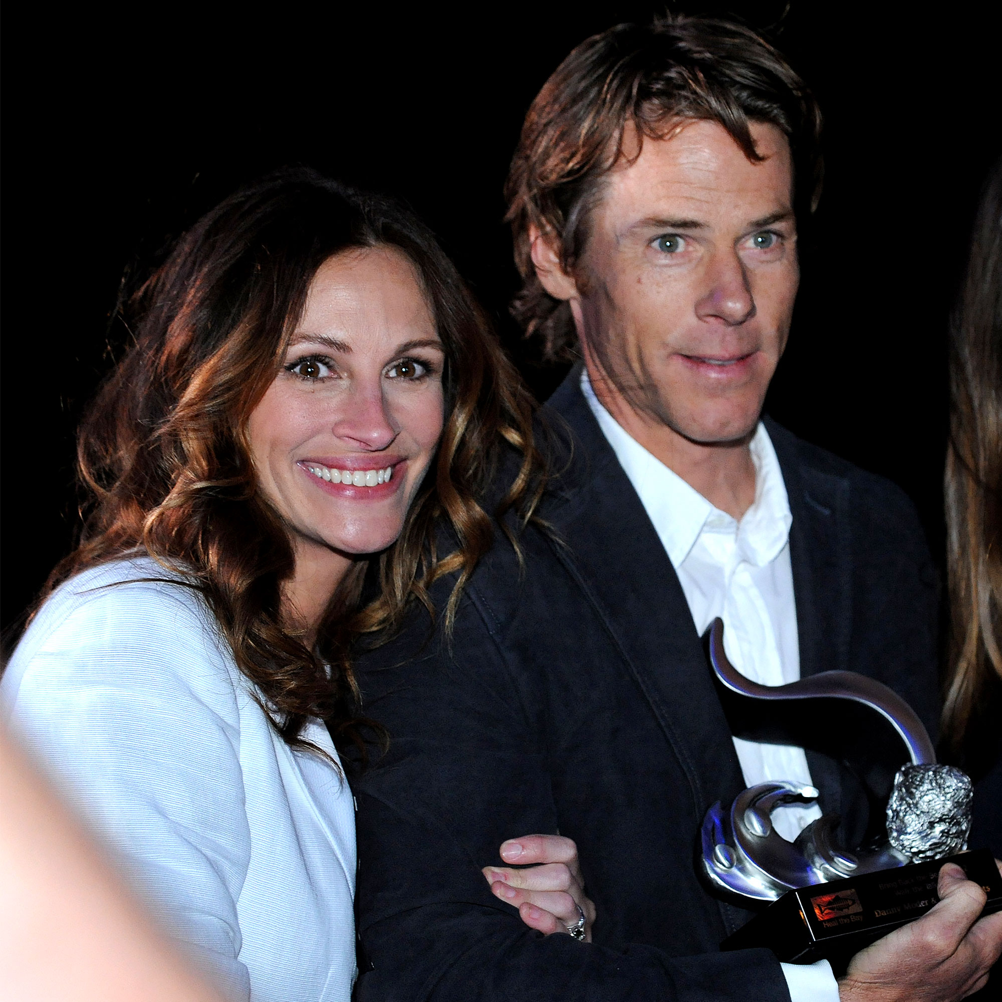 อธิบายเรื่องราวที่ถูกกล่าวหาของ Julia Roberts และ Brother Eric แล้ว