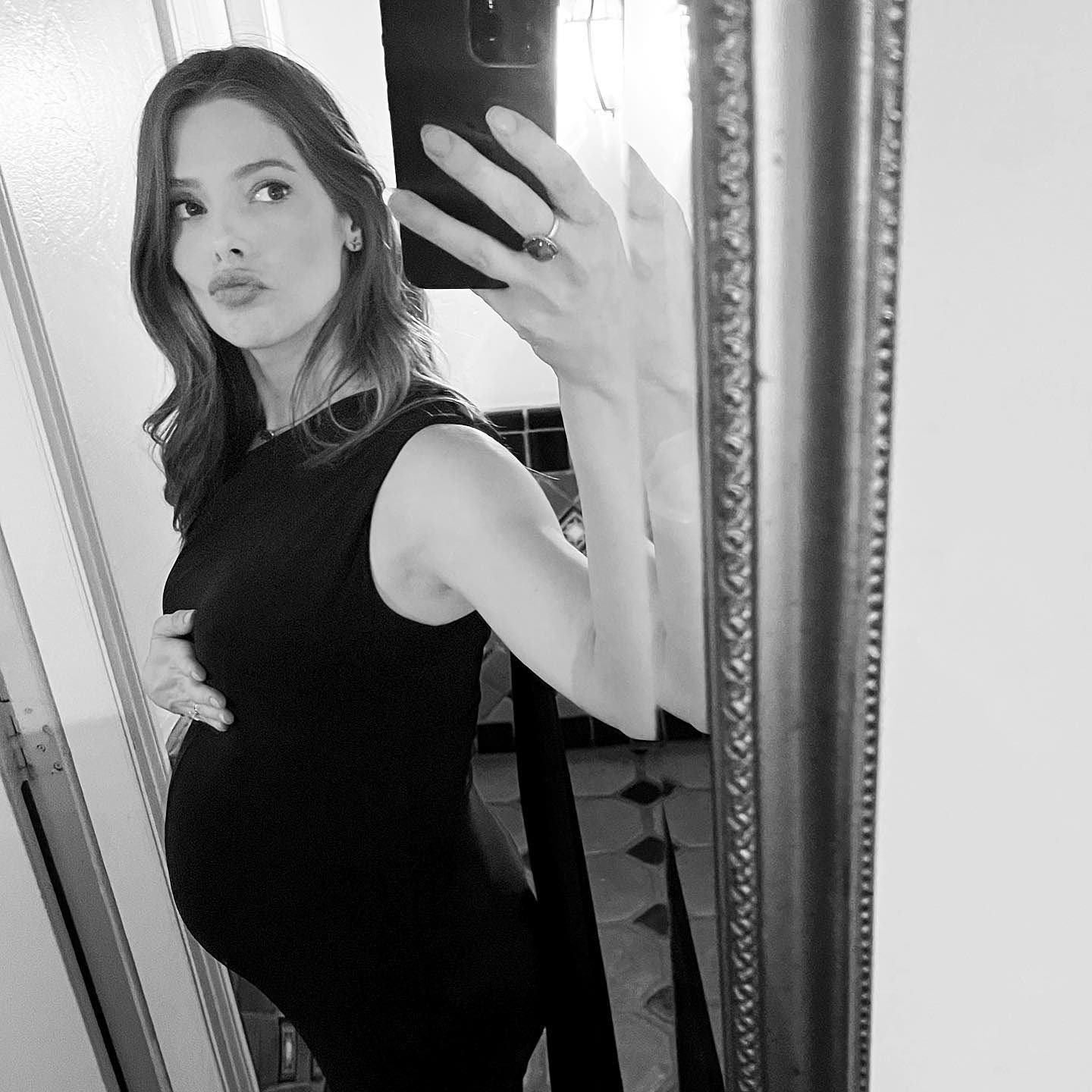 Preggo Latina Nude Selfie - Pregnant Celebrities Showing Baby Bumps in 2022: Photos