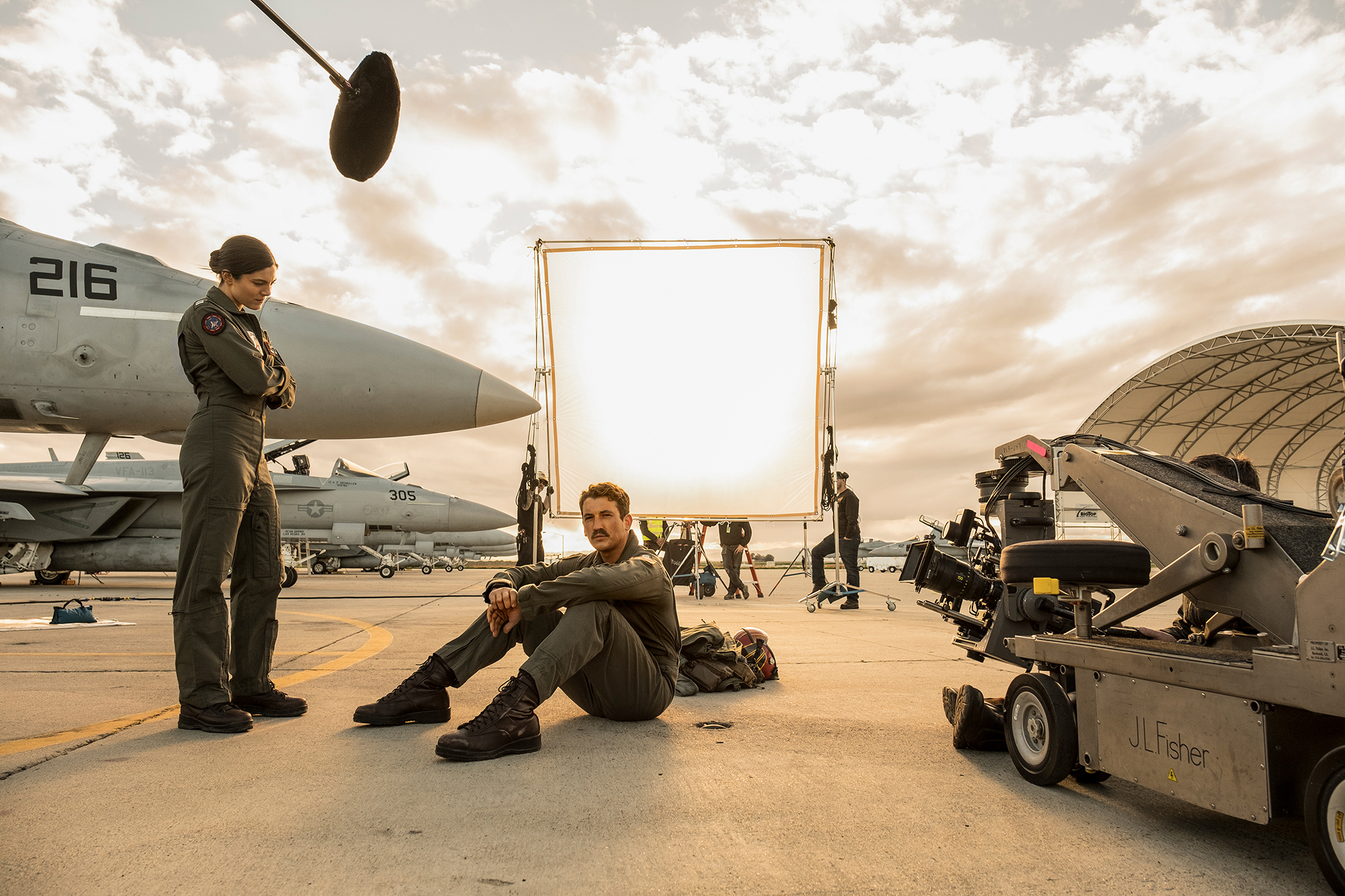 ‘top Gun Maverick Behind The Scenes Photos Of Miles Teller More