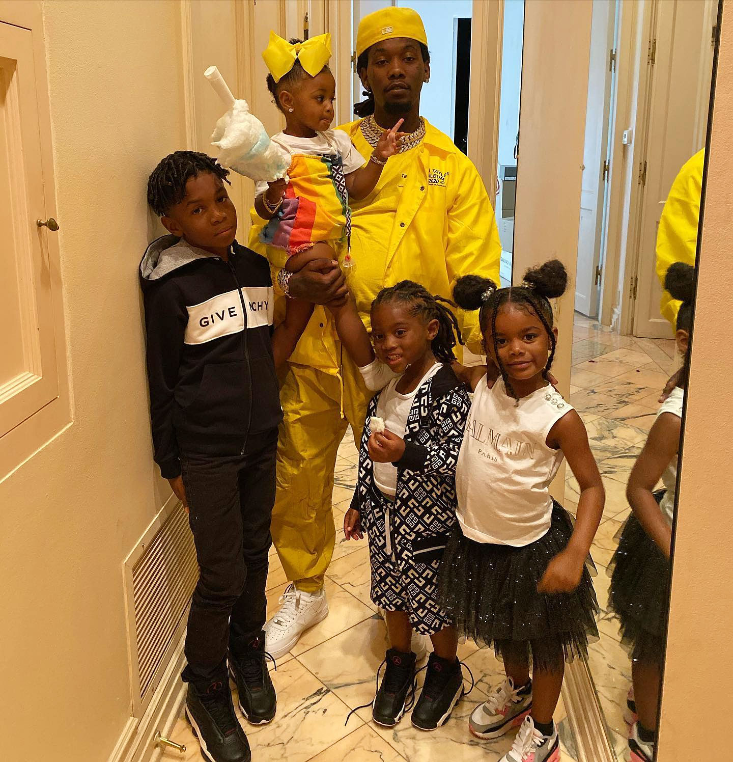 Cardi B shares sweet family photo with Offset and their 2 kids