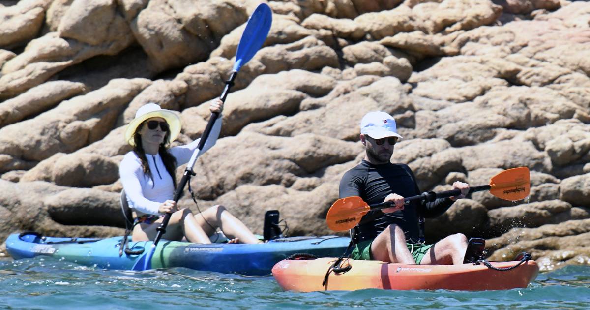 Justin Timberlake, Jessica Biel get cozy on Sardinia vacation