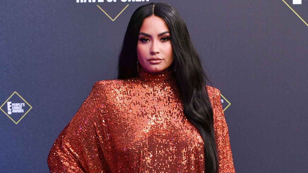 Demi Lovato opens up about pronouns, gendered bathrooms - Los