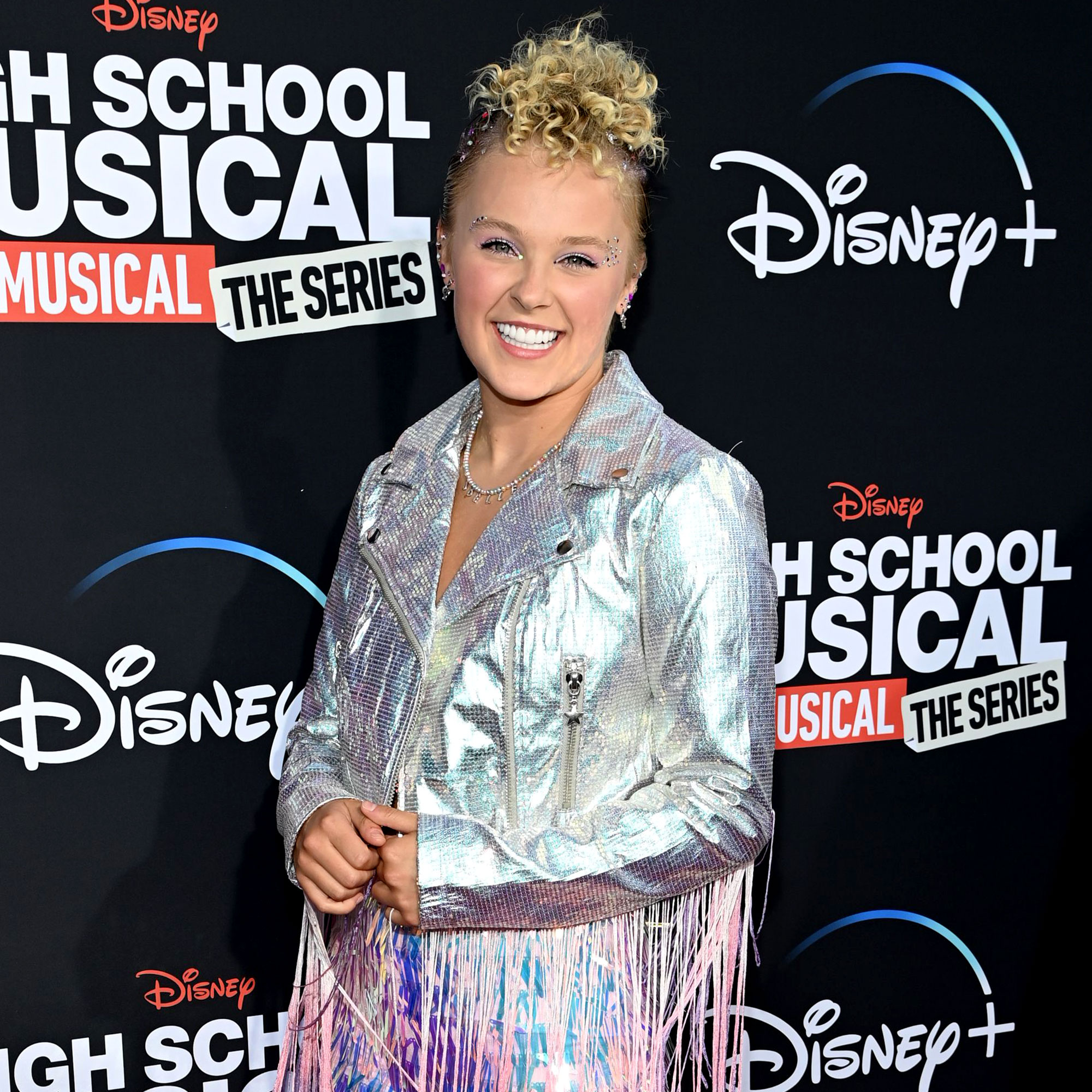 JoJo Siwa Slams Claims She Referred to Lesbian as a Dirty Word picture