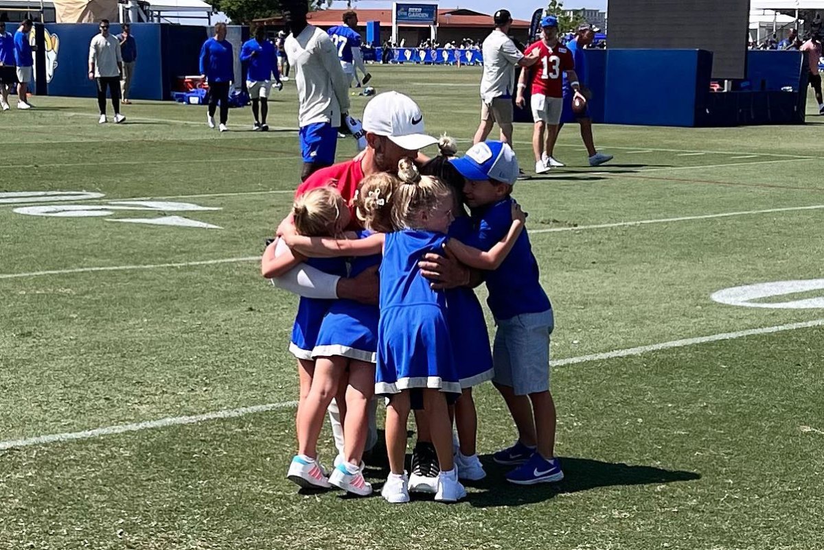 Matthew Stafford, Wife Kelly, & Their Four Kids Celebrate Super Bowl Win On  the Field Together (Photos): Photo 4705168, 2022 Super Bowl, Kelly Stafford,  Matthew Stafford, Super Bowl Photos