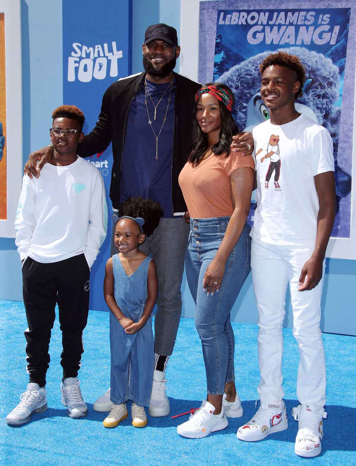 LeBron James & His Family: Photos Of Him & His Kids – Hollywood Life