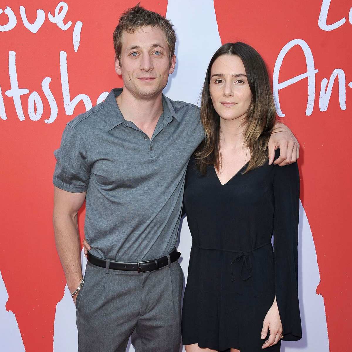 Jeremy Allen White was 'blindsided' when wife called herself 'single mom' :  r/Fauxmoi