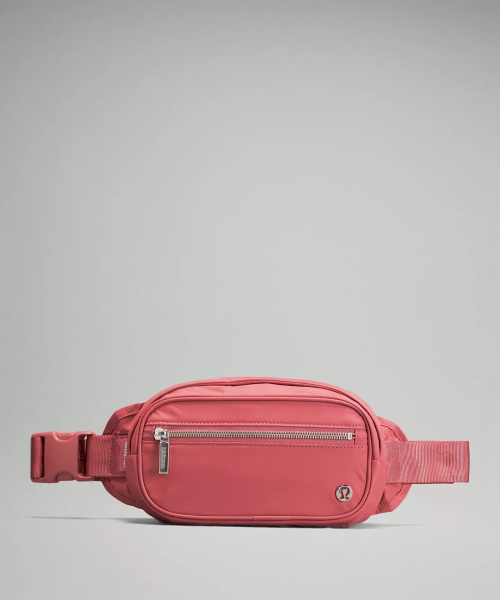 Lululemon Wanderlust Belt Bag - Women's handbags