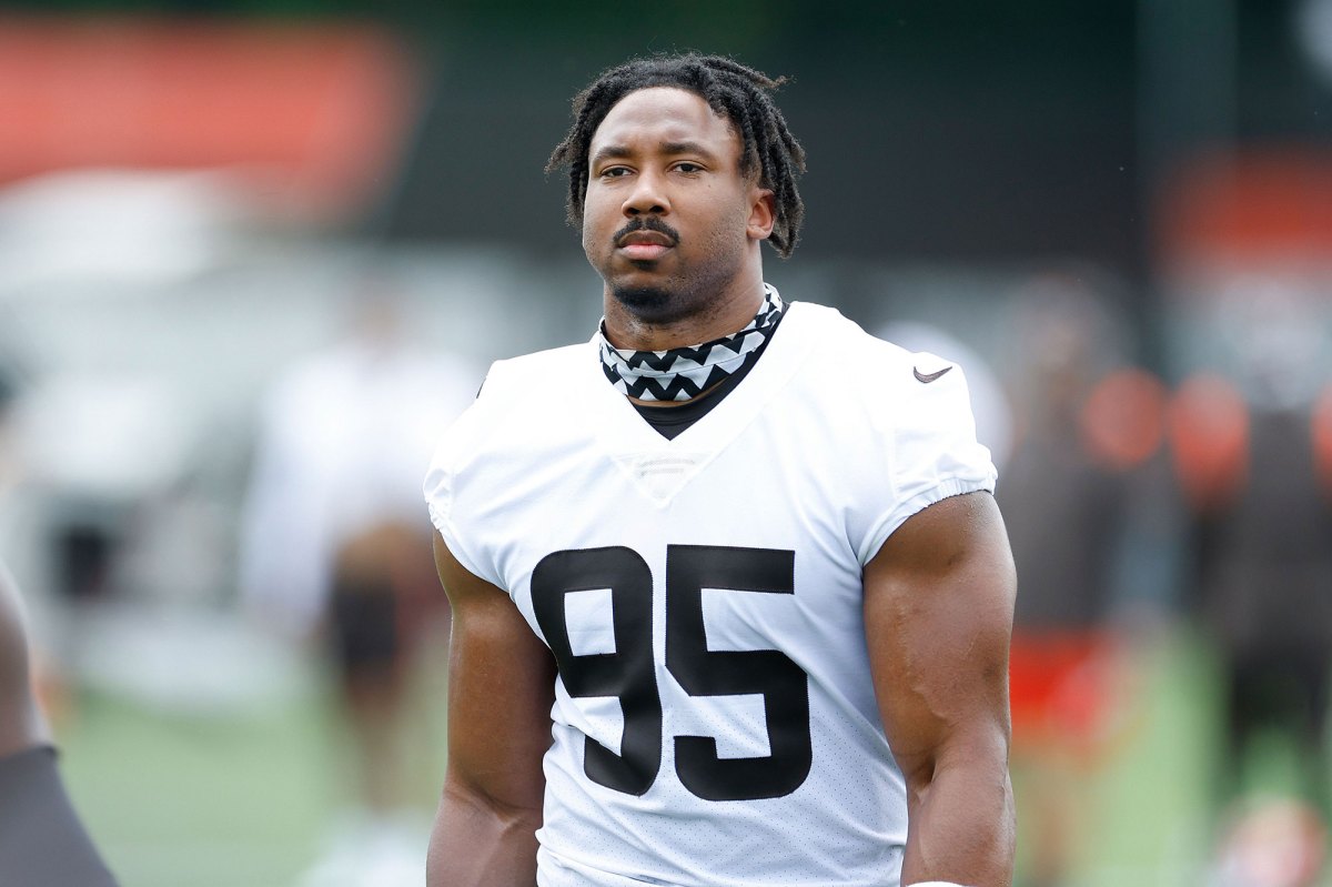 Browns' Myles Garrett released from hospital after crash