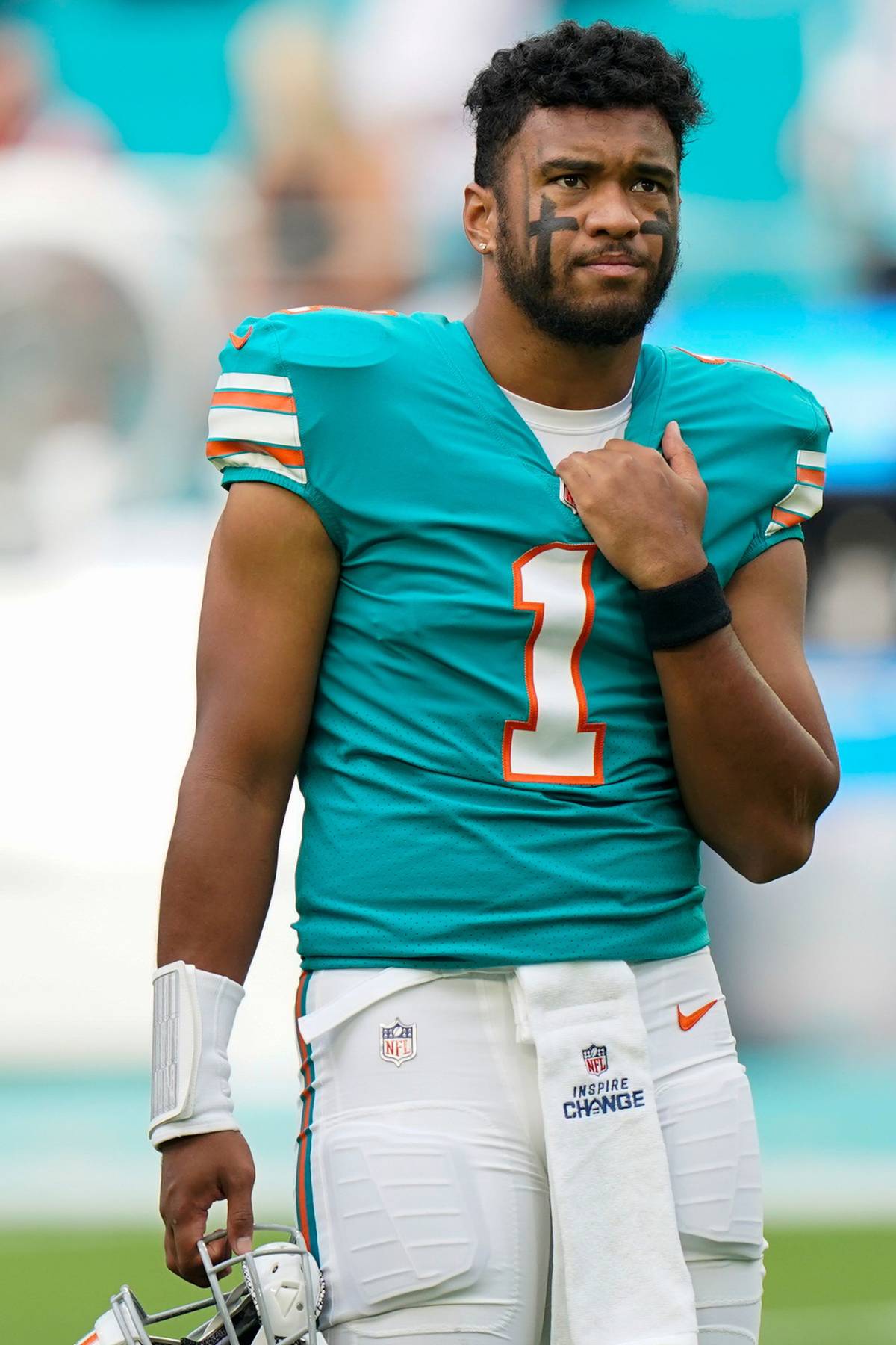 VIDEO: Miami Dolphins QB Tua Tagovailoa Returns to Game Against Buffalo  Bills After Scary Head Hit
