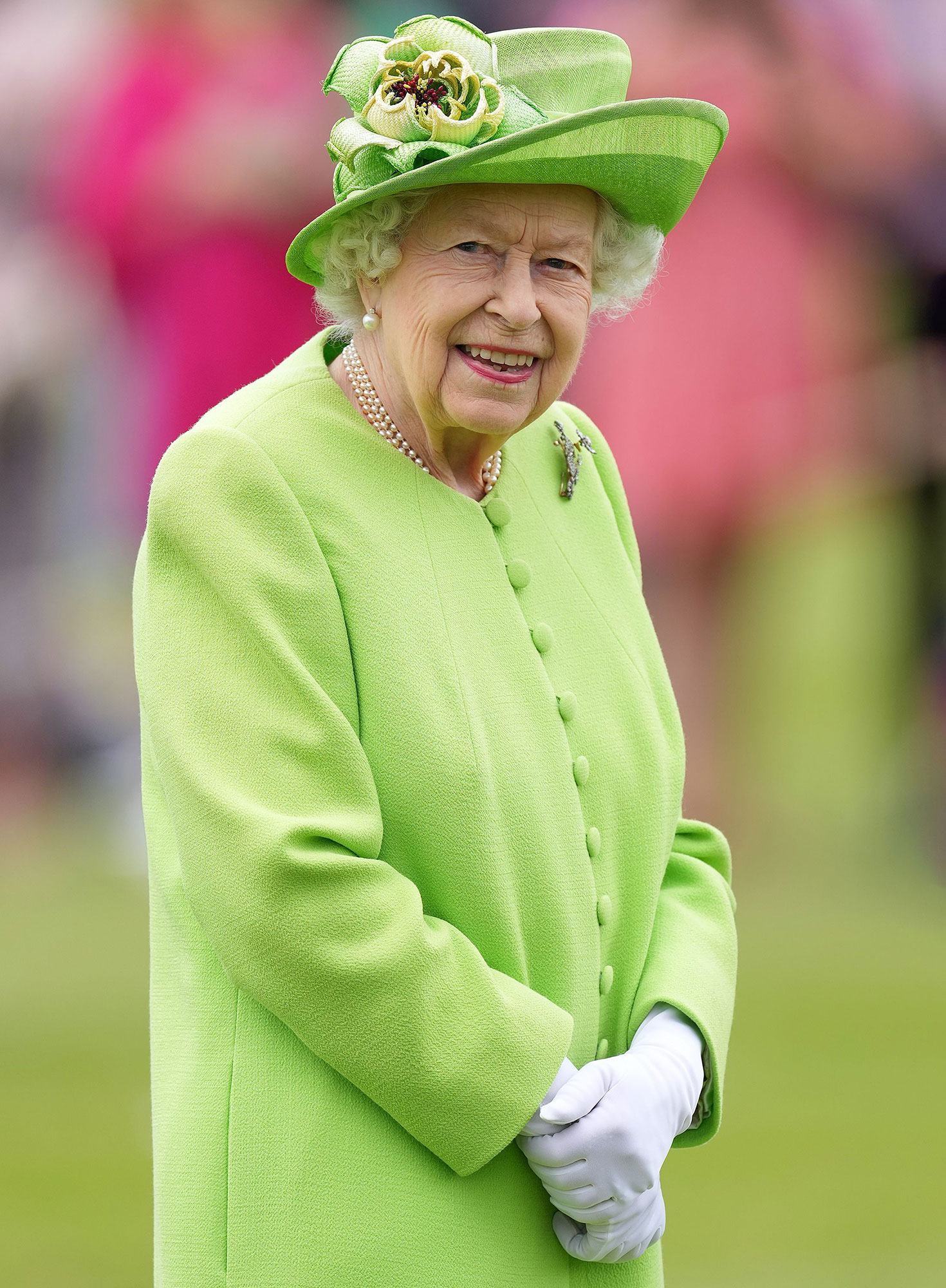 NFL holds moment of silence for Queen Elizabeth II during Rams-Bills season  opener