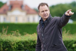 Phil Keoghan Amazing Race Host Phil Keoghan Teases Season 34 Cast