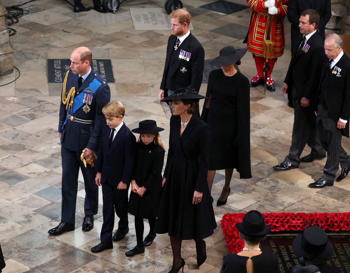 Meghan's warming gesture to Princess Charlotte as they leave