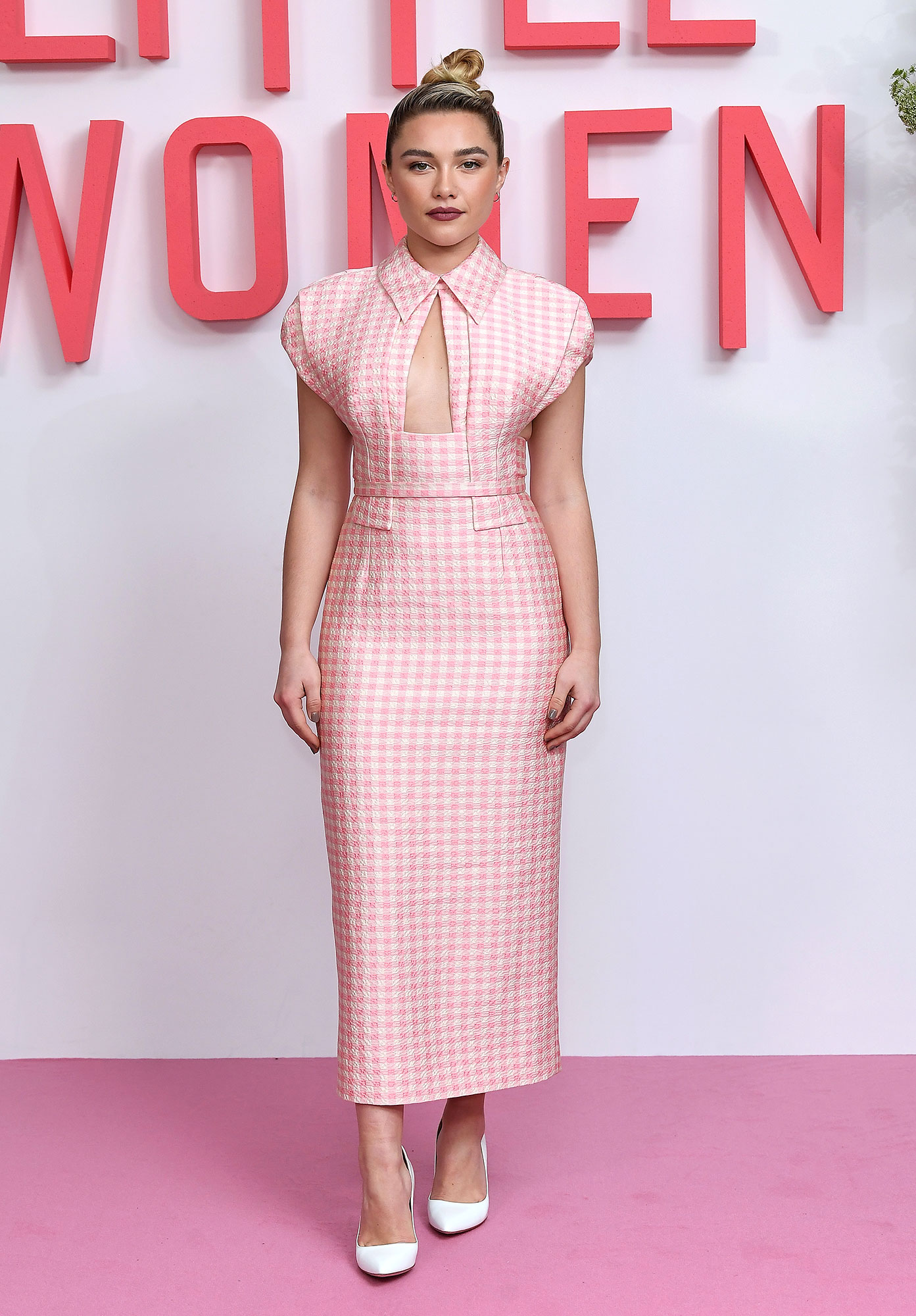 Florence Pugh ist sexy in einem transparenten Spitzenkleid bei der Premiere von „We Live in Time“.