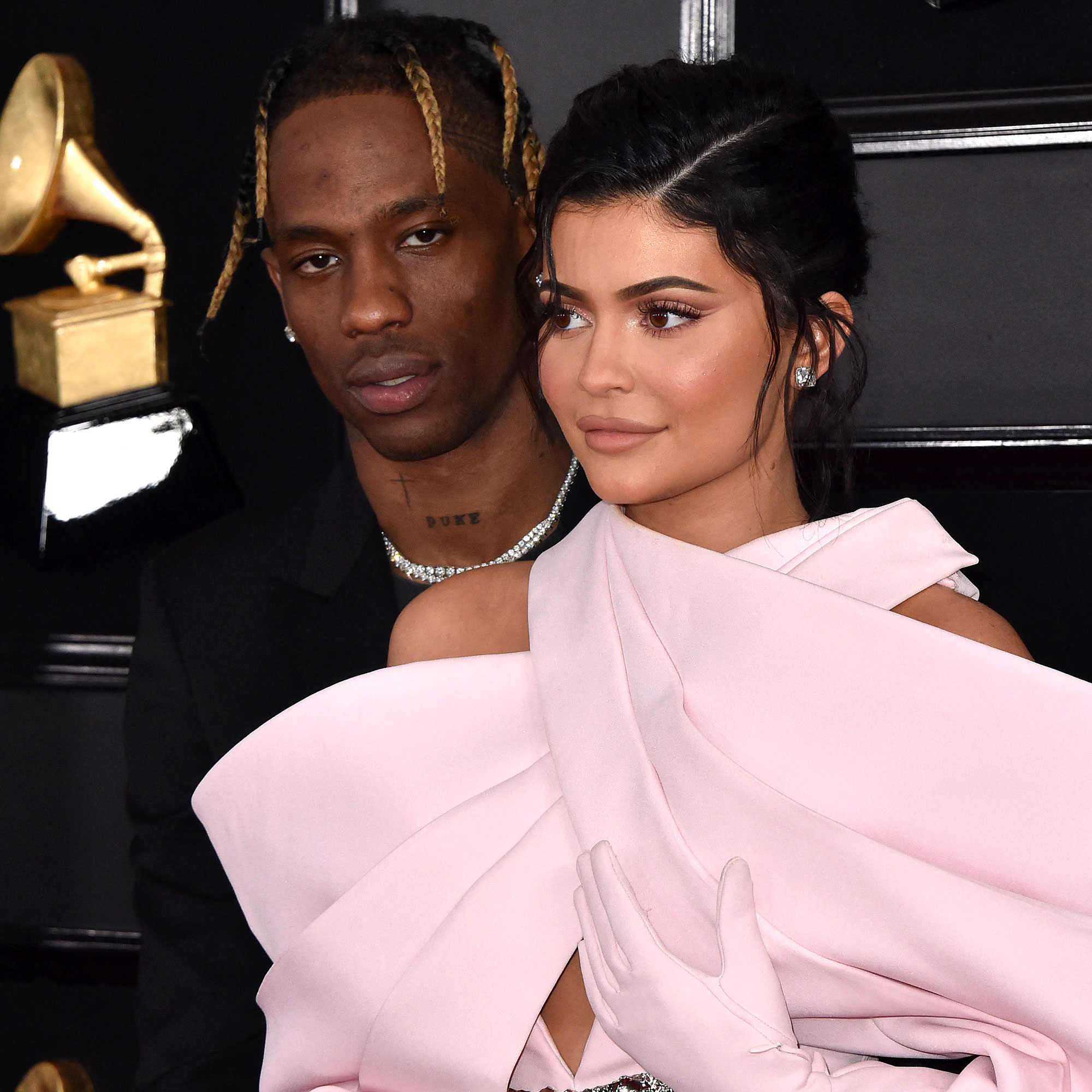 Inside Kylie Jenner S Decision To Stand By Travis Scott Amid Drama