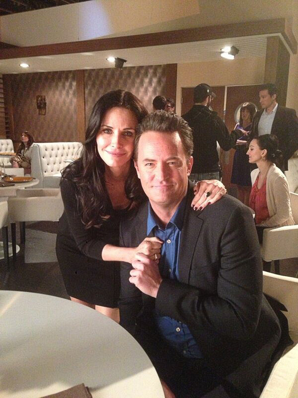 Matthew Perry และ Courteney Cox ในช่วงหลายปีที่ผ่านมา: 'เพื่อน' และมากกว่านั้น