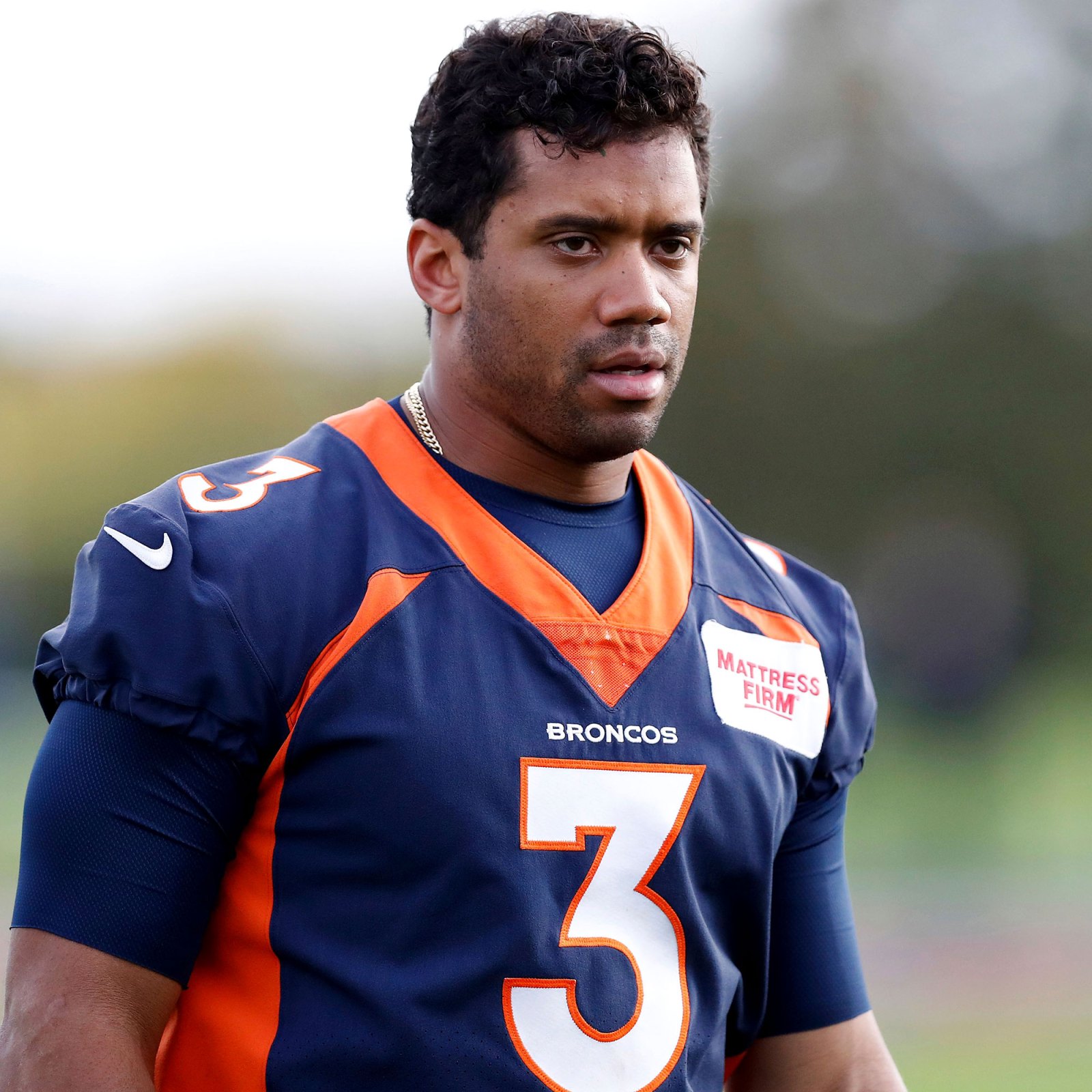 Russell Wilson Does 4-Hour Mid-Flight Workout: Twitter Reacts | Us Weekly
