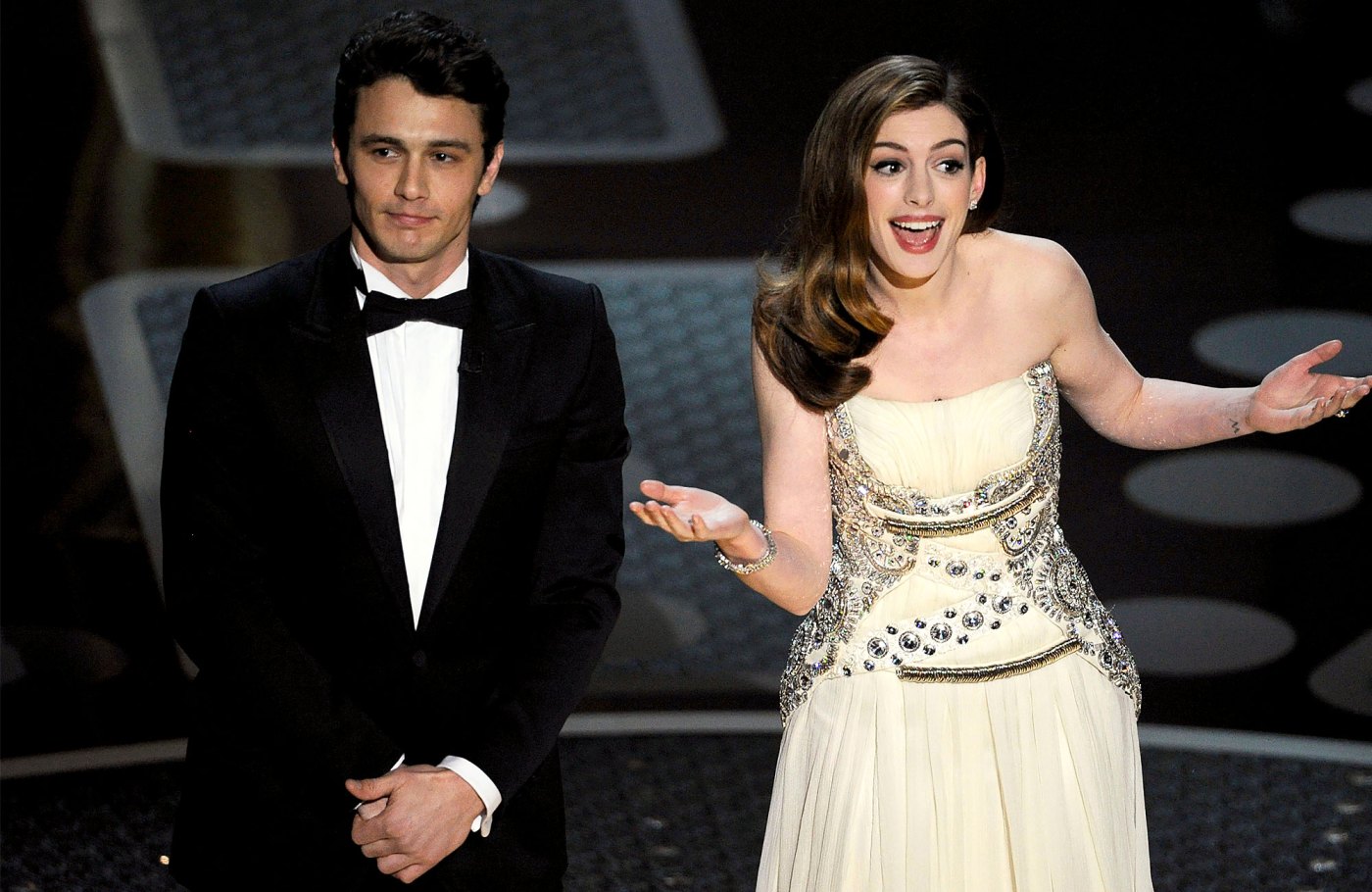 Anne Hathaway Makes Fun Of Hosting Oscars With James Franco Us Weekly