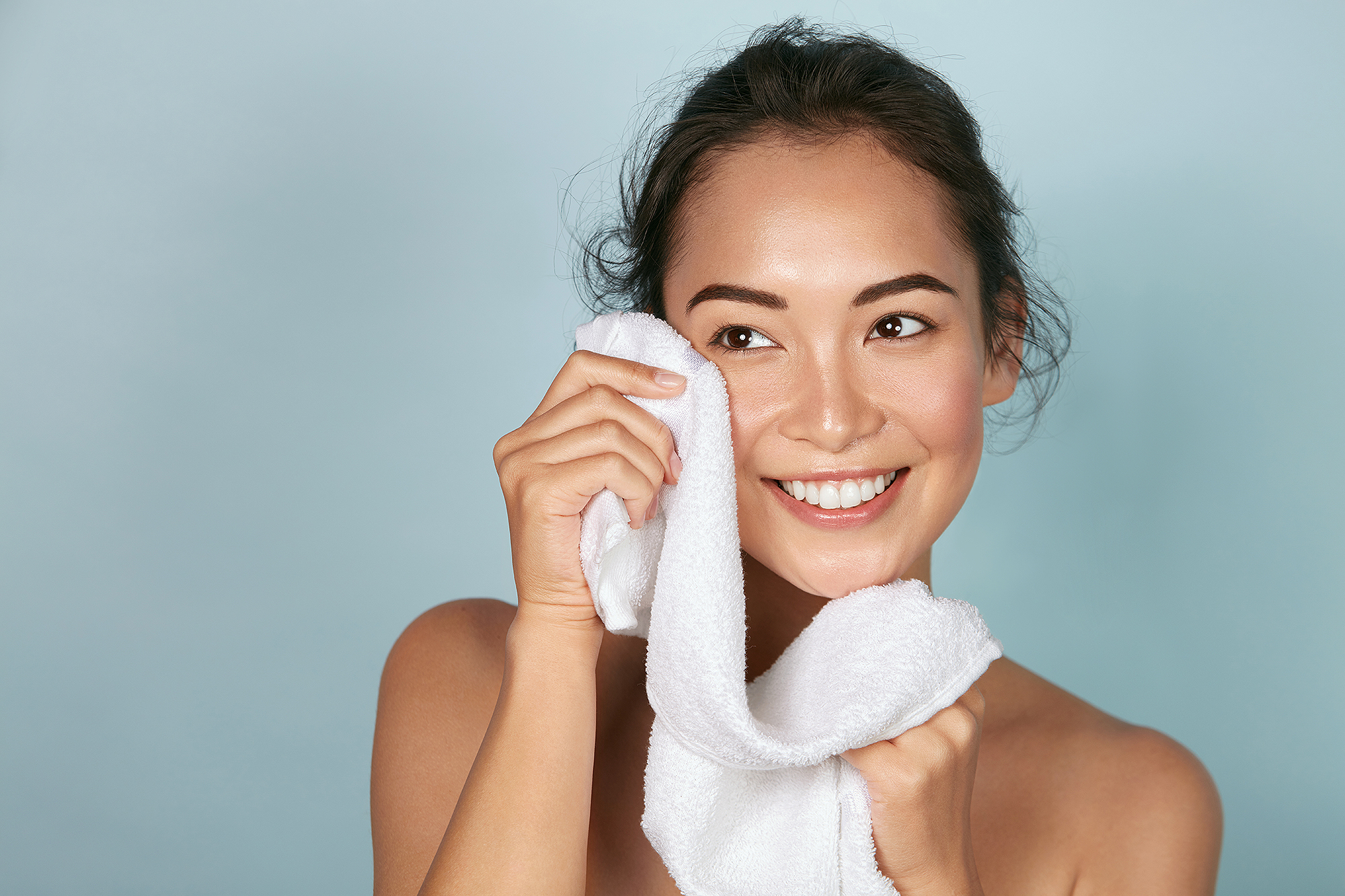 Clean Skin Club Clean Towels XL 100% Biodegradable Face Towel Wipes 50  Count