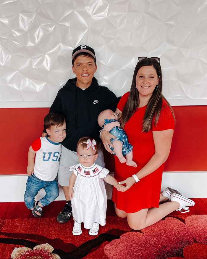 Little People, Zach Roloff de Big World documente que Tori Roloff a donné naissance à son fils Josiah: 
