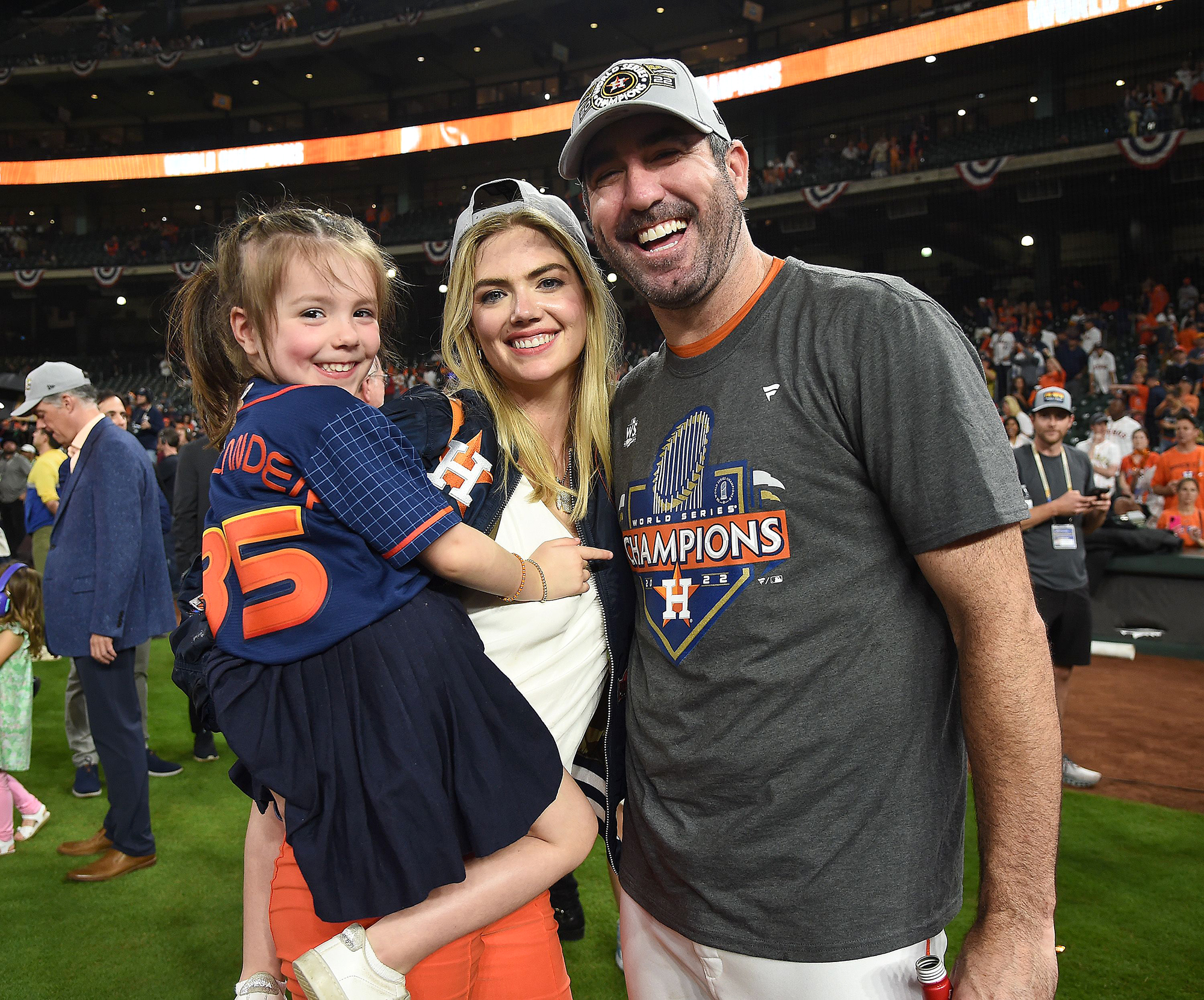 Kate Upton, Justin Verlander Bring Daughter to World Series: Pics