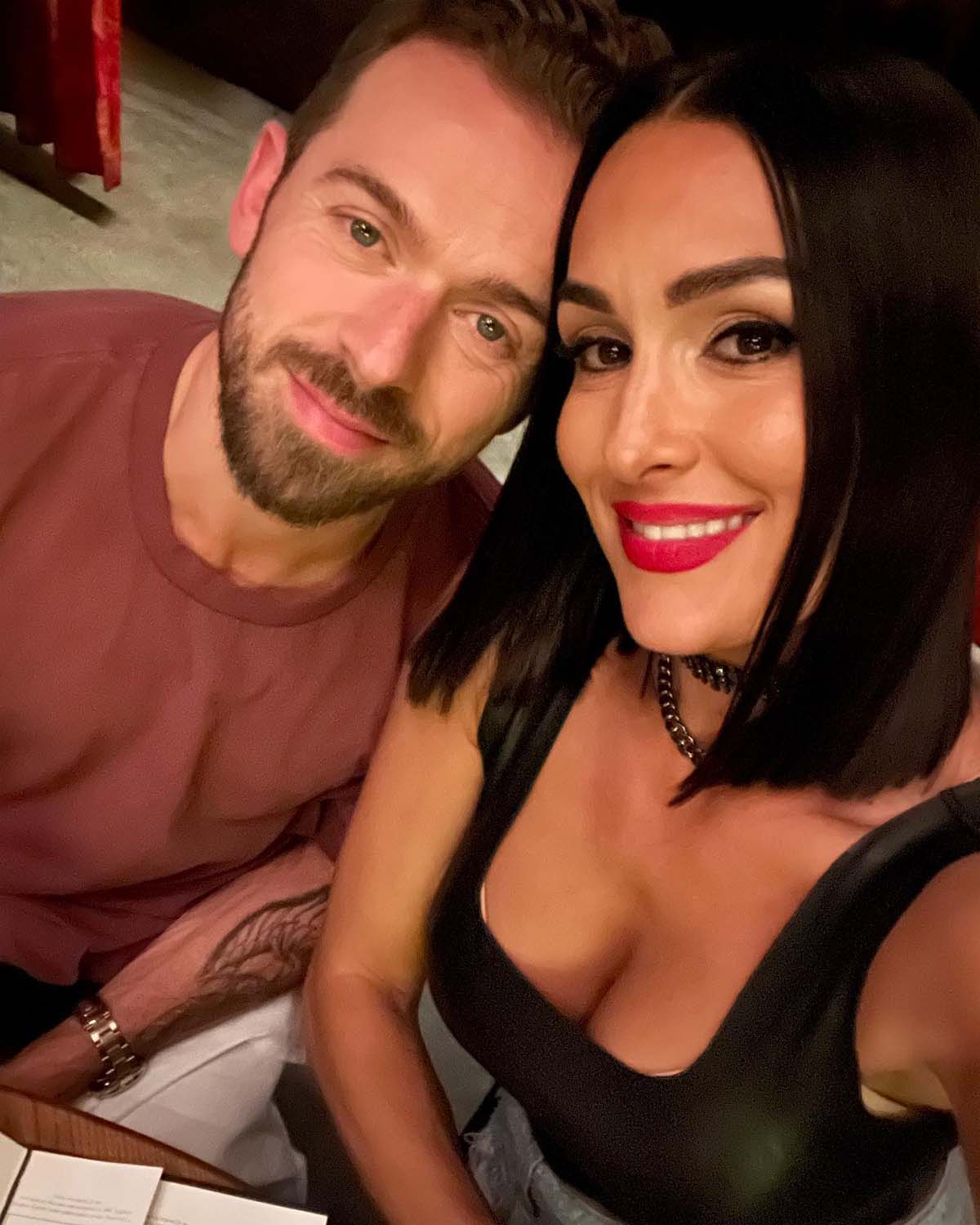 Cronograma de relacionamento de Nikki Garcia e Artem Chigvintsev