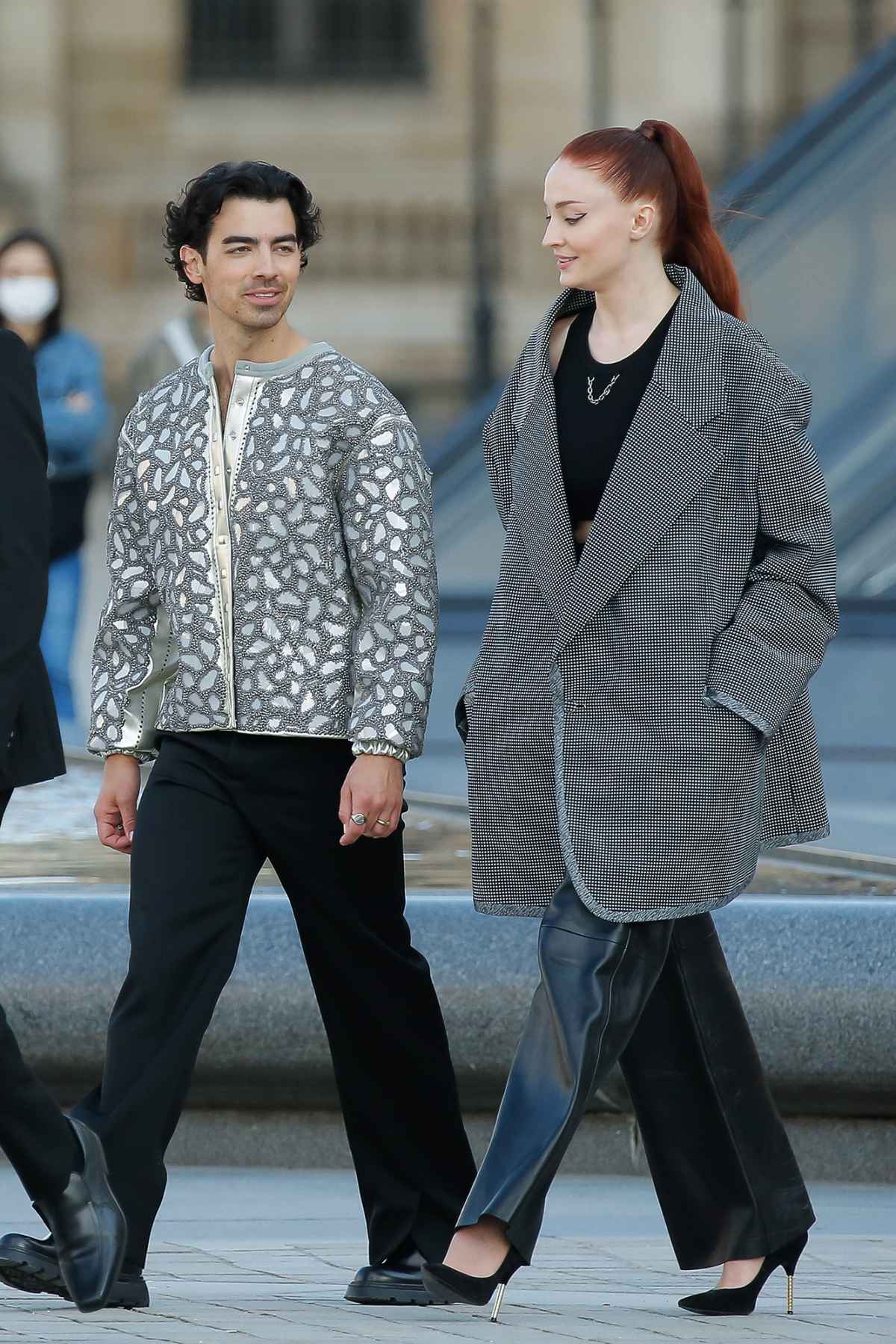Haute Couture Fall 2021 Street Style: Sophie Turner and Joe Jonas - STYLE  DU MONDE
