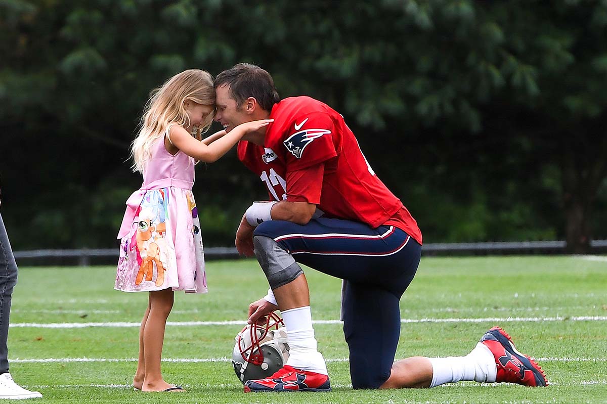 You have to see Tom Brady's daughter's reaction to him throwing