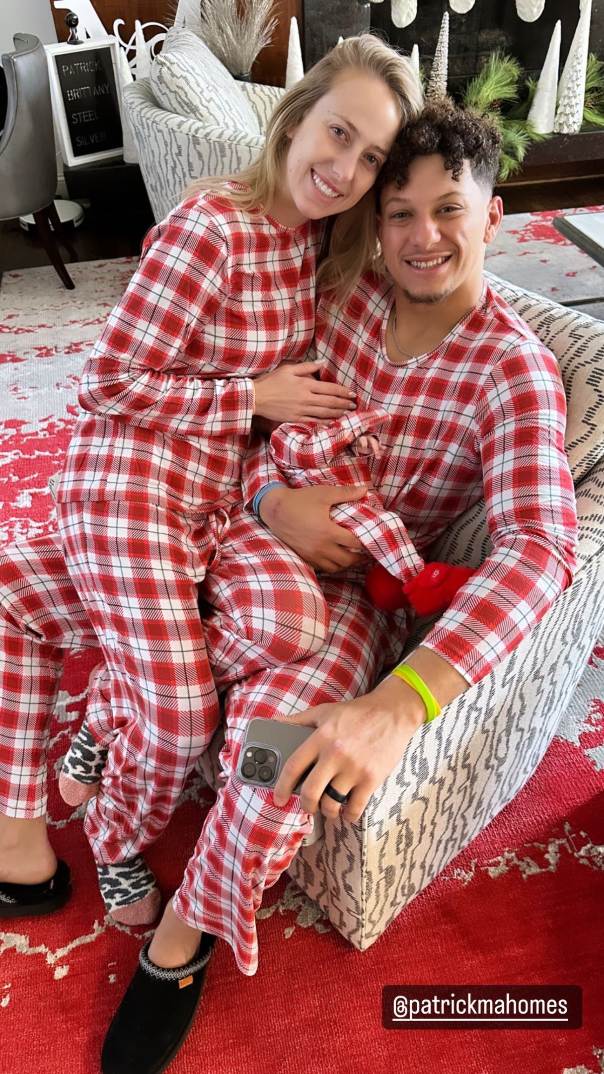 Patrick Mahomes, Brittany Matthews enjoy kid's 1st Christmas