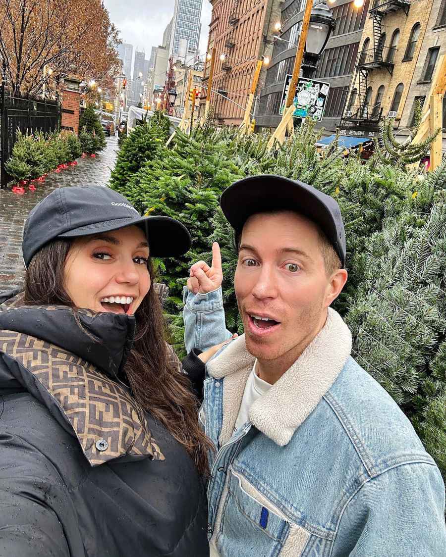 Celebrities Visiting Christmas Tree Farms in 2022- Jennifer Aniston, Thomas Rhett and More - 934