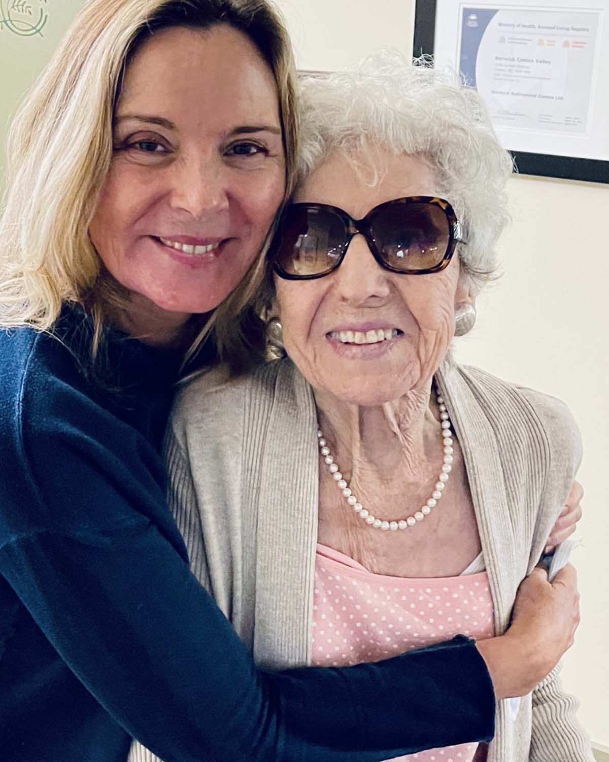 Kim Cattrall Mourns Death Of Mom Shane At 93 Rest In Peace Mum