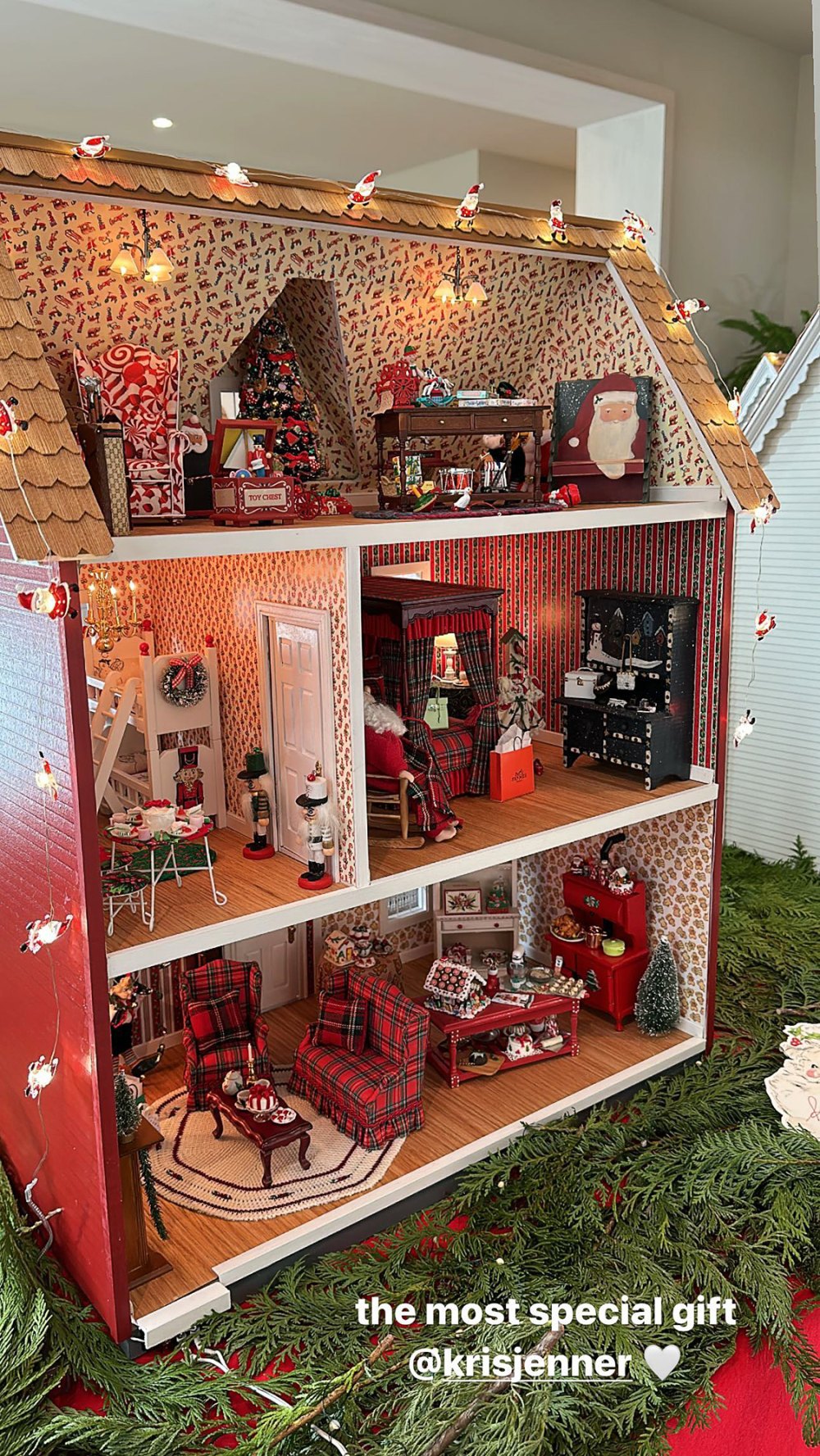 DOLL HOUSE 2022