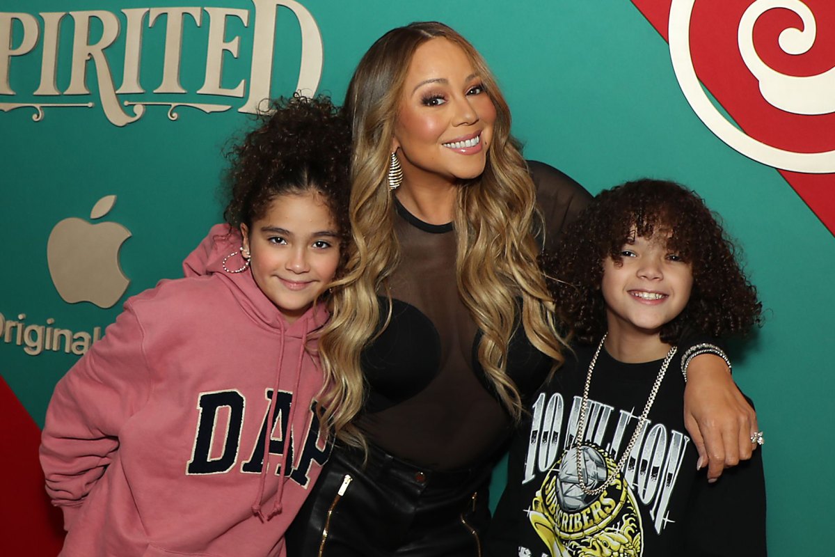 Mariah Carey Sings Duet With Daughter Monroe at Concert Us Weekly