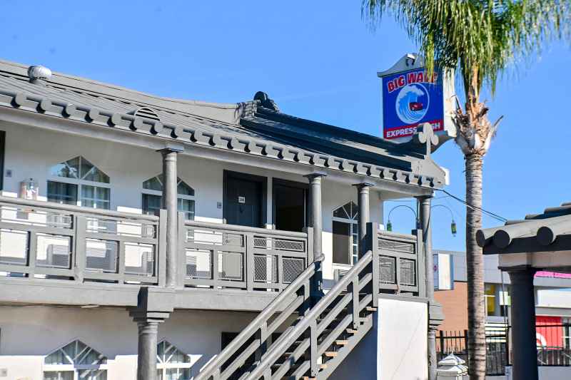 Oak Tree Hotel Staff Called Police After Finding Stephen tWitch Boss - 206