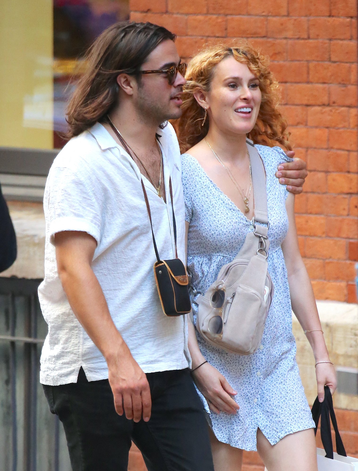 ไทม์ไลน์ความสัมพันธ์ของ Rumer Willis และ Derek Richard Thomas