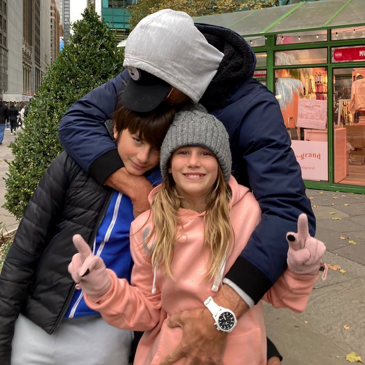 Tom Brady shares photos with kids Benjamin and Vivian at Walt Disney World  - Good Morning America