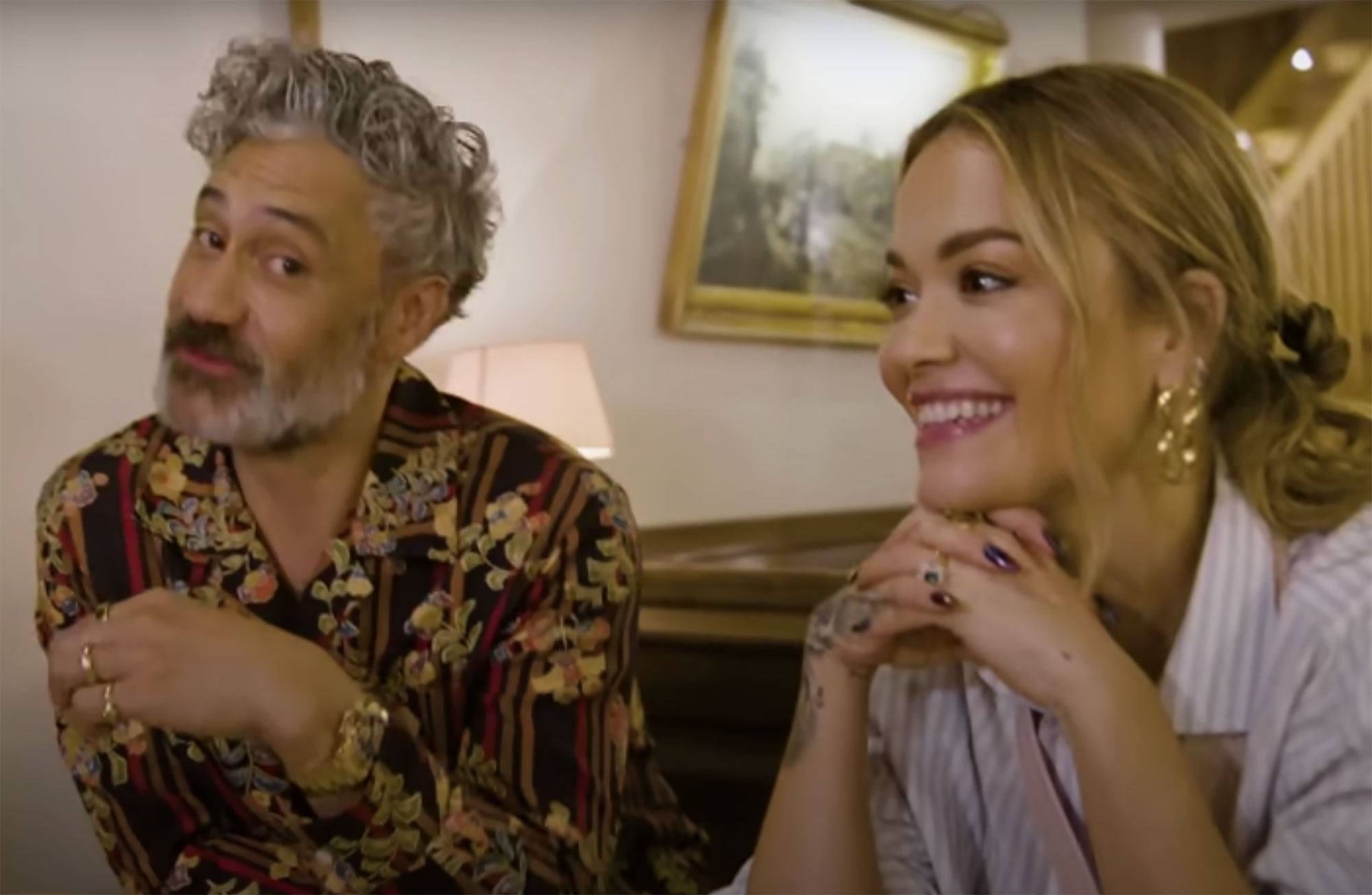 Taika Waititi và Rita Ora có một đêm hẹn hò vui vẻ tại Emmys 2024