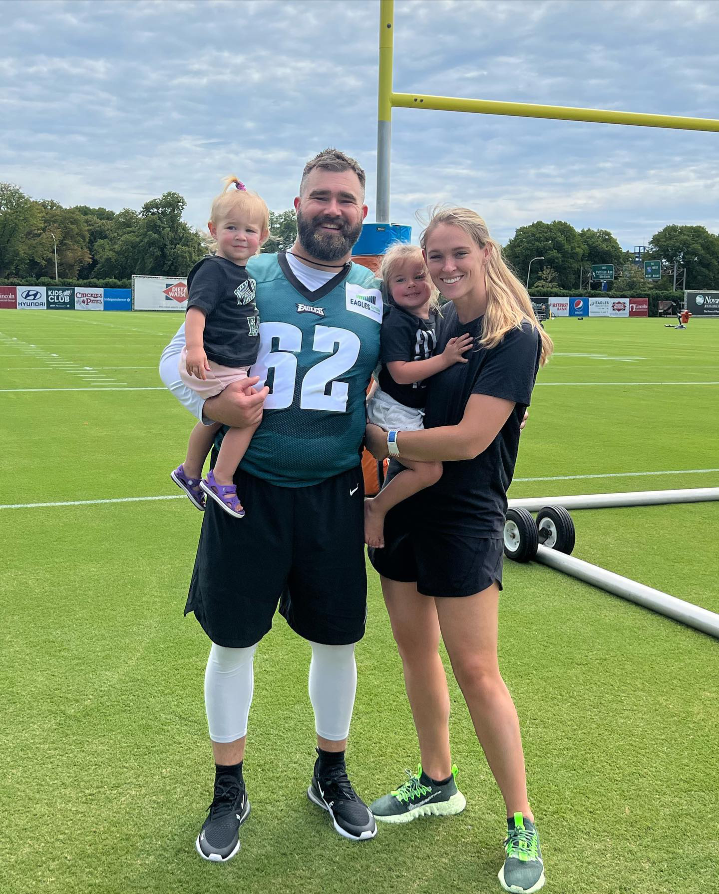 Zeitleiste der Beziehung zwischen Jason Kelce und seiner Frau Kylie Kelce von den Eagles