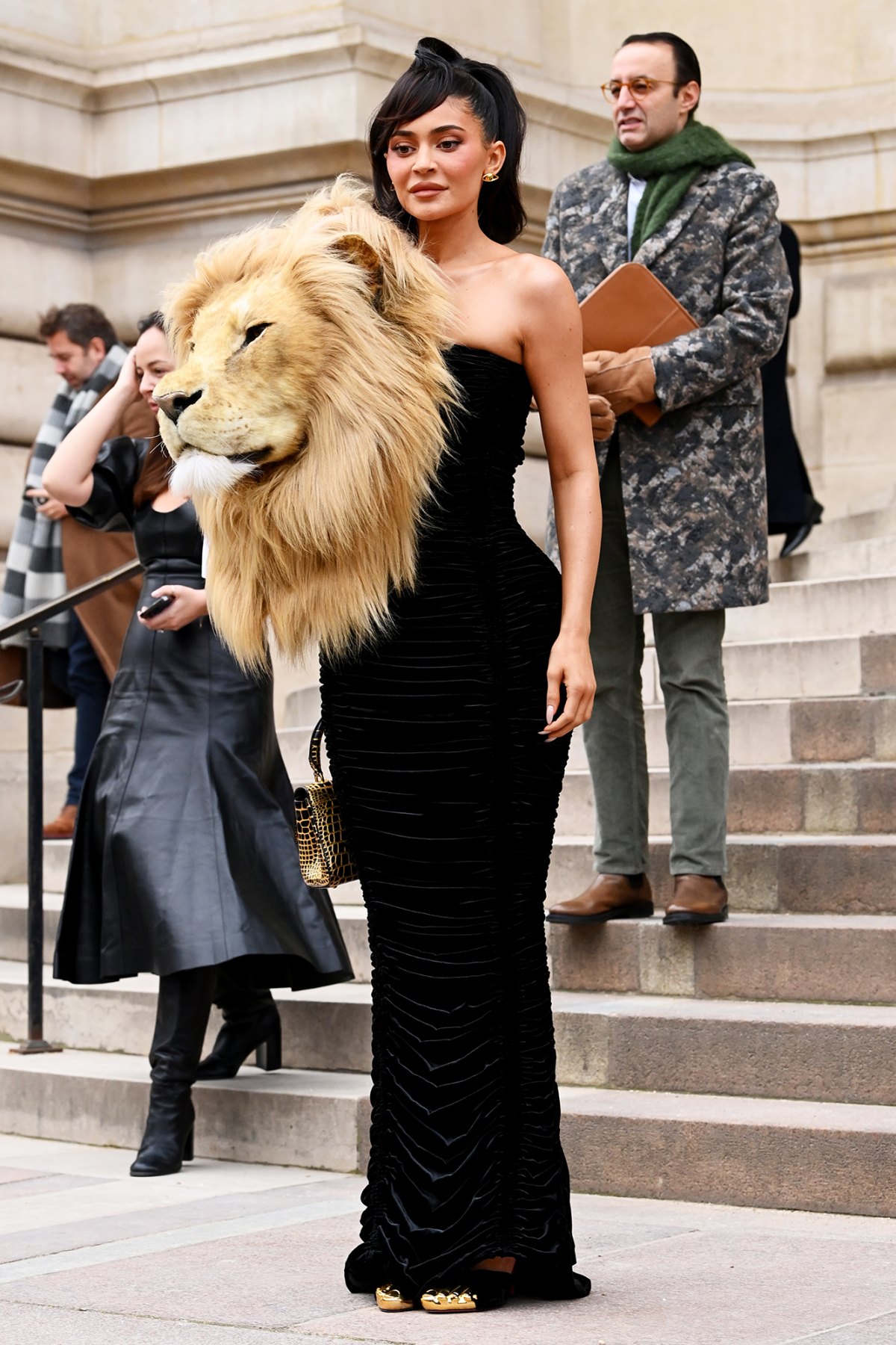 Kylie Jenner's Lion-Head Outfit Stuns at Schiaparelli Show - The